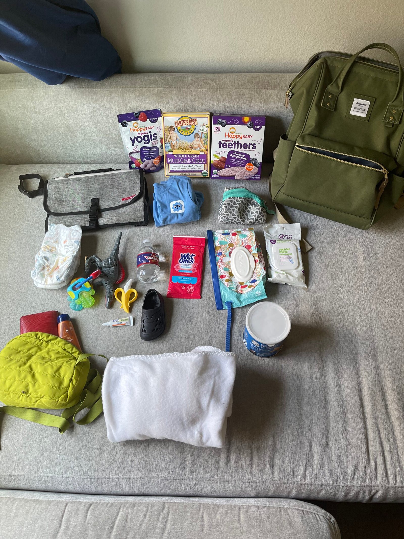 What I Pack in My Diaper Bag Now (vs. Newborn Stage) — Part 2